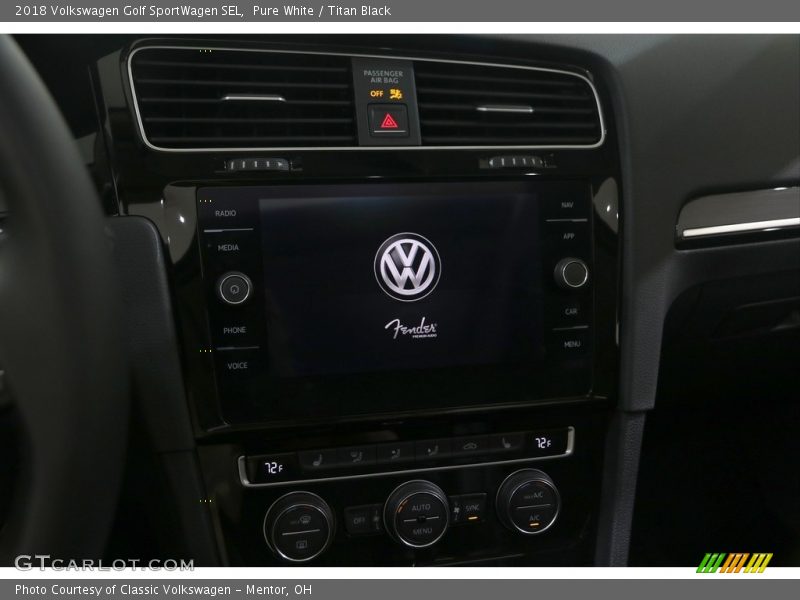 Pure White / Titan Black 2018 Volkswagen Golf SportWagen SEL