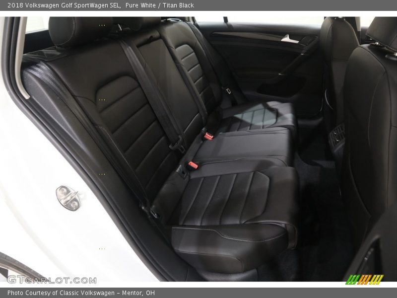 Pure White / Titan Black 2018 Volkswagen Golf SportWagen SEL