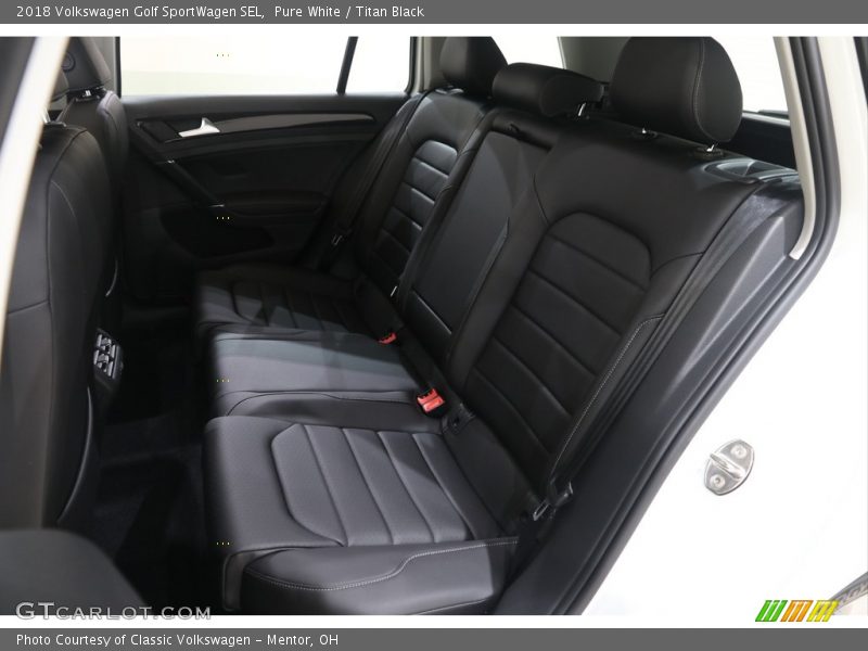 Pure White / Titan Black 2018 Volkswagen Golf SportWagen SEL