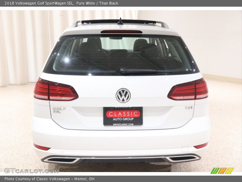 Pure White / Titan Black 2018 Volkswagen Golf SportWagen SEL