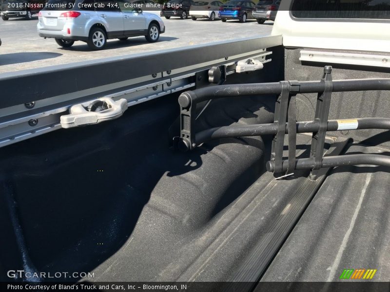 Glacier White / Beige 2018 Nissan Frontier SV Crew Cab 4x4