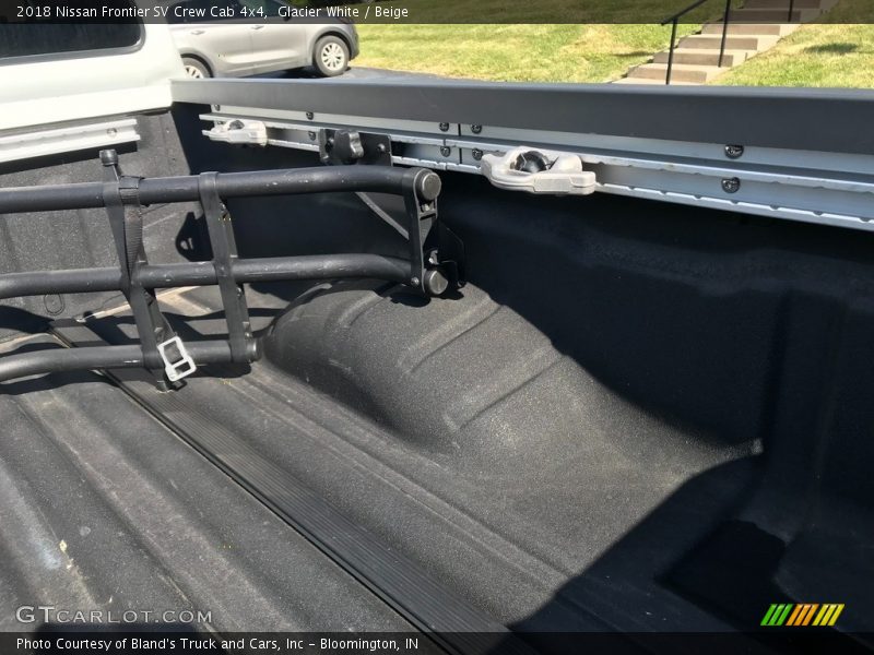 Glacier White / Beige 2018 Nissan Frontier SV Crew Cab 4x4