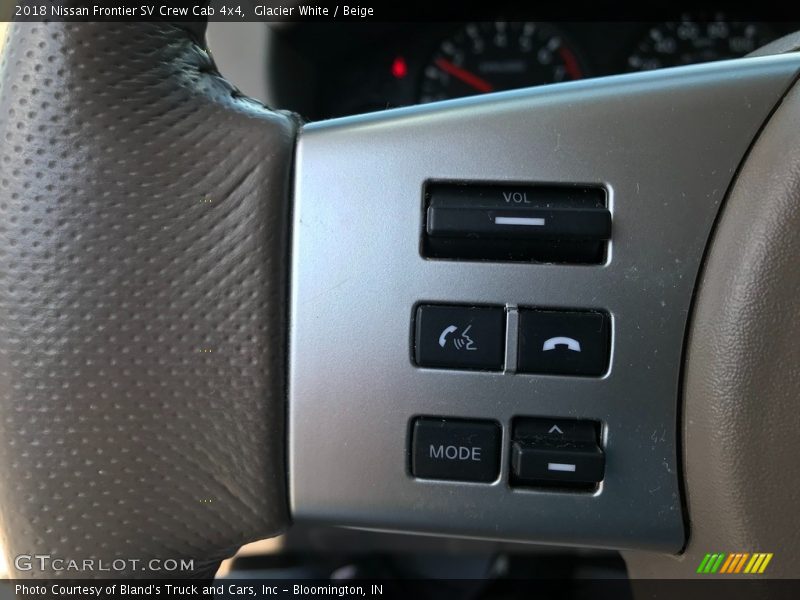 Glacier White / Beige 2018 Nissan Frontier SV Crew Cab 4x4