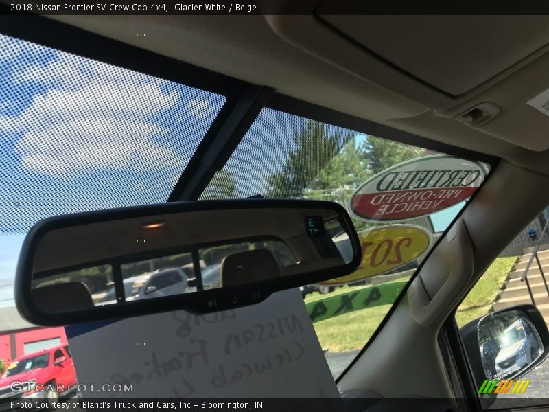 Glacier White / Beige 2018 Nissan Frontier SV Crew Cab 4x4