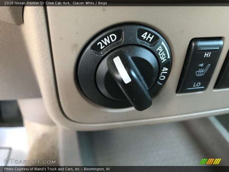 Glacier White / Beige 2018 Nissan Frontier SV Crew Cab 4x4