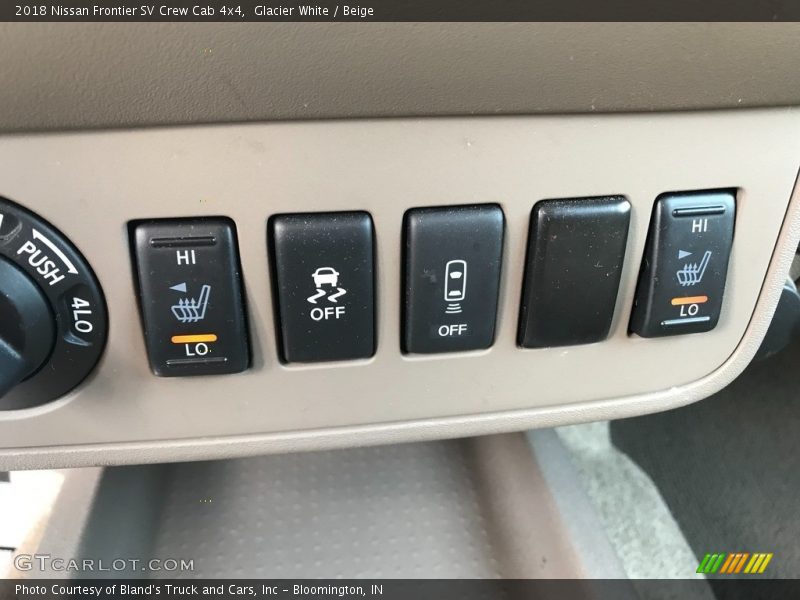 Glacier White / Beige 2018 Nissan Frontier SV Crew Cab 4x4