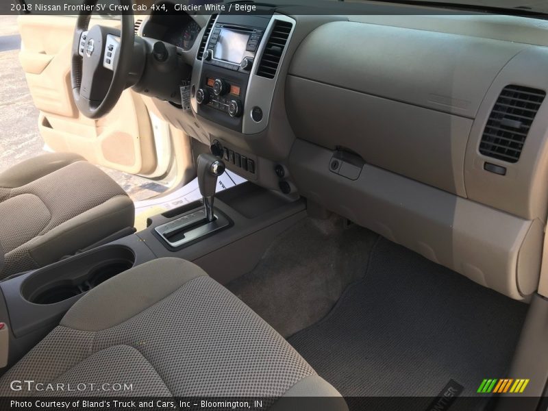 Glacier White / Beige 2018 Nissan Frontier SV Crew Cab 4x4