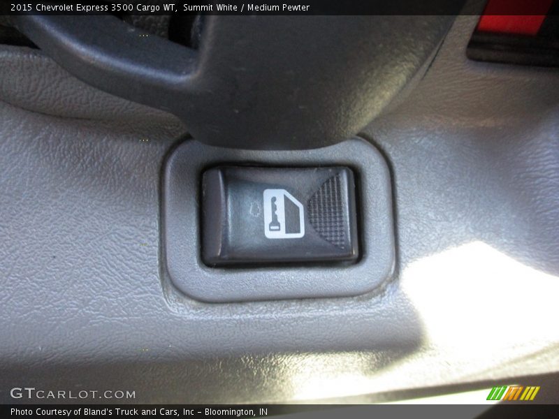 Summit White / Medium Pewter 2015 Chevrolet Express 3500 Cargo WT