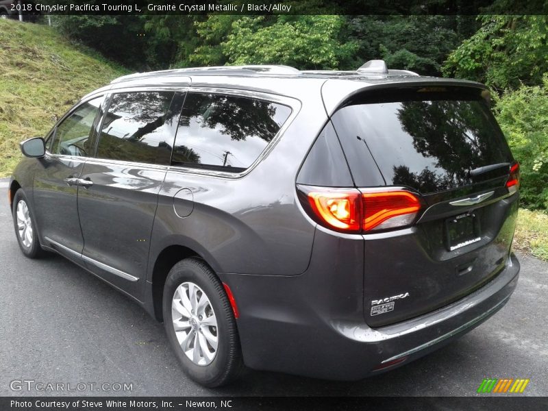 Granite Crystal Metallic / Black/Alloy 2018 Chrysler Pacifica Touring L