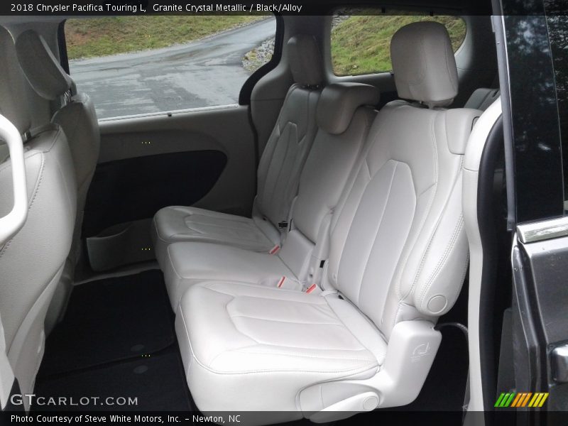 Granite Crystal Metallic / Black/Alloy 2018 Chrysler Pacifica Touring L