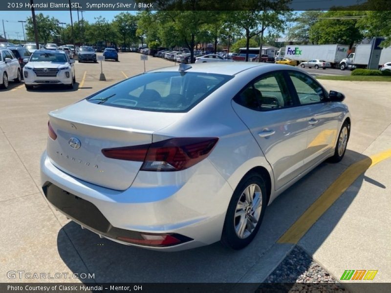 Symphony Silver / Black 2019 Hyundai Elantra SEL