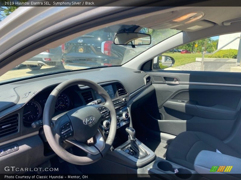 Symphony Silver / Black 2019 Hyundai Elantra SEL