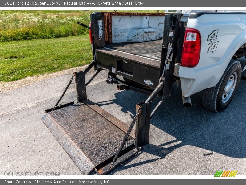 Oxford White / Steel Gray 2011 Ford F250 Super Duty XLT Regular Cab 4x4