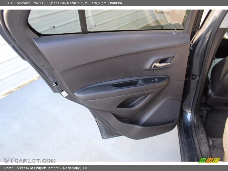 Cyber Gray Metallic / Jet Black/Light Titanium 2016 Chevrolet Trax LT