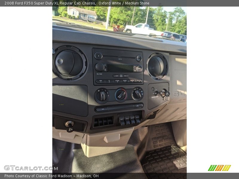 Oxford White / Medium Stone 2008 Ford F350 Super Duty XL Regular Cab Chassis