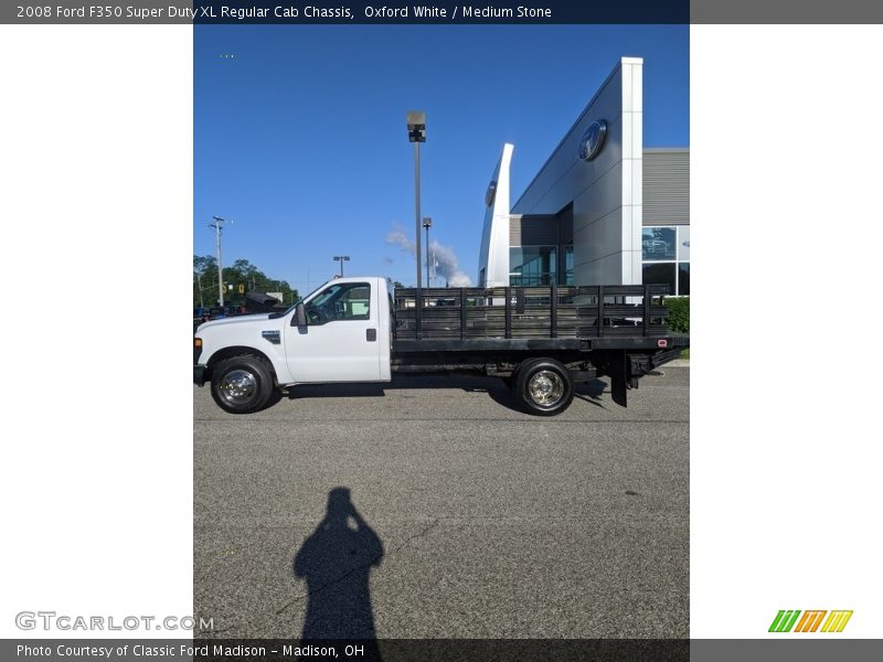 Oxford White / Medium Stone 2008 Ford F350 Super Duty XL Regular Cab Chassis