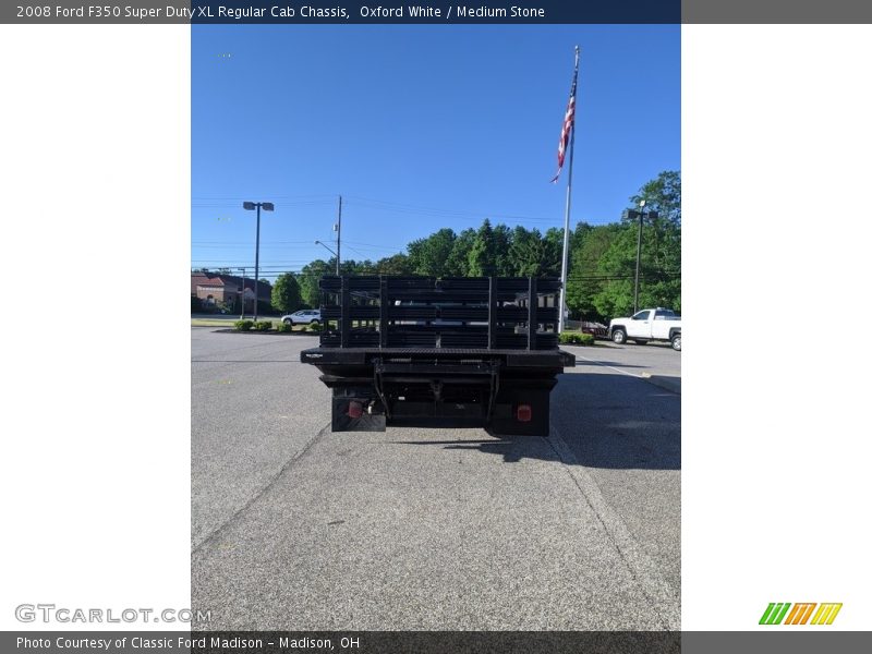 Oxford White / Medium Stone 2008 Ford F350 Super Duty XL Regular Cab Chassis