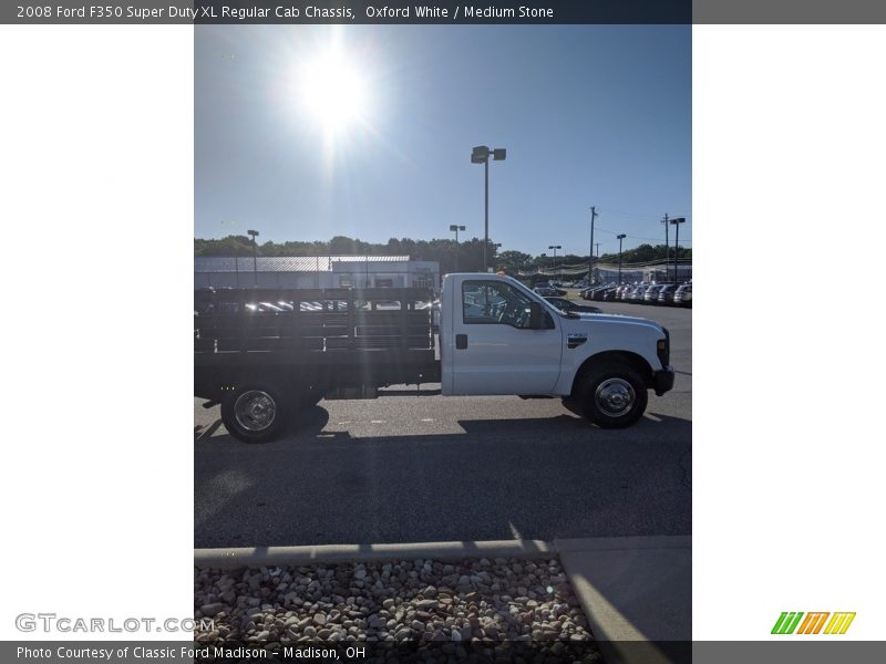 Oxford White / Medium Stone 2008 Ford F350 Super Duty XL Regular Cab Chassis