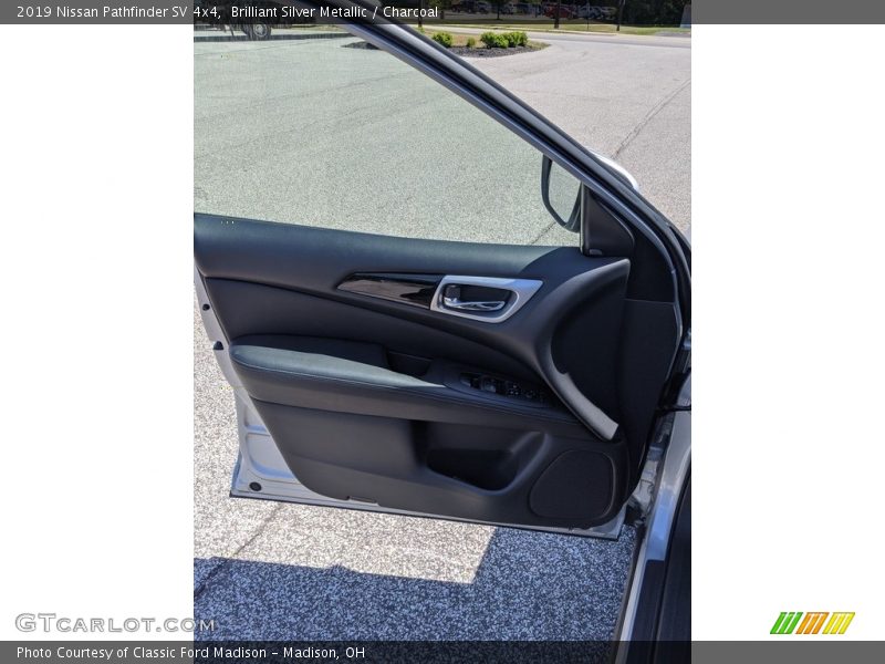 Brilliant Silver Metallic / Charcoal 2019 Nissan Pathfinder SV 4x4