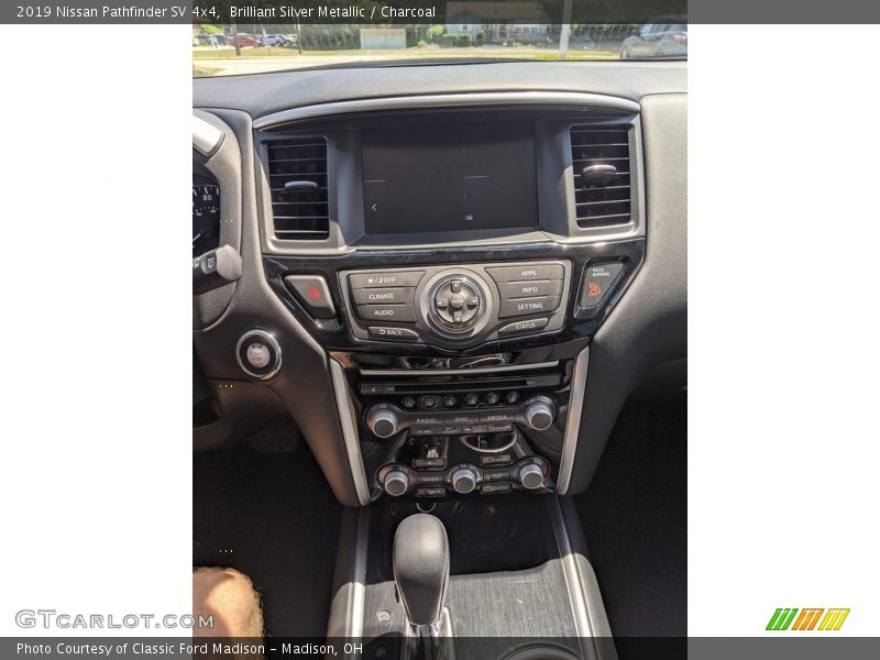 Brilliant Silver Metallic / Charcoal 2019 Nissan Pathfinder SV 4x4
