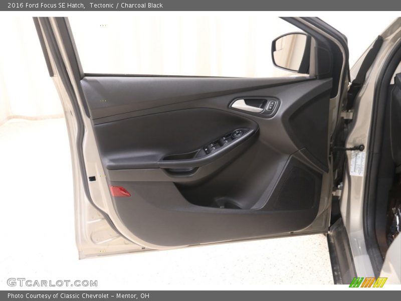 Tectonic / Charcoal Black 2016 Ford Focus SE Hatch