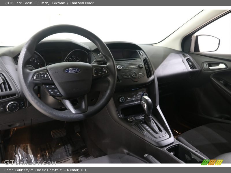 Tectonic / Charcoal Black 2016 Ford Focus SE Hatch
