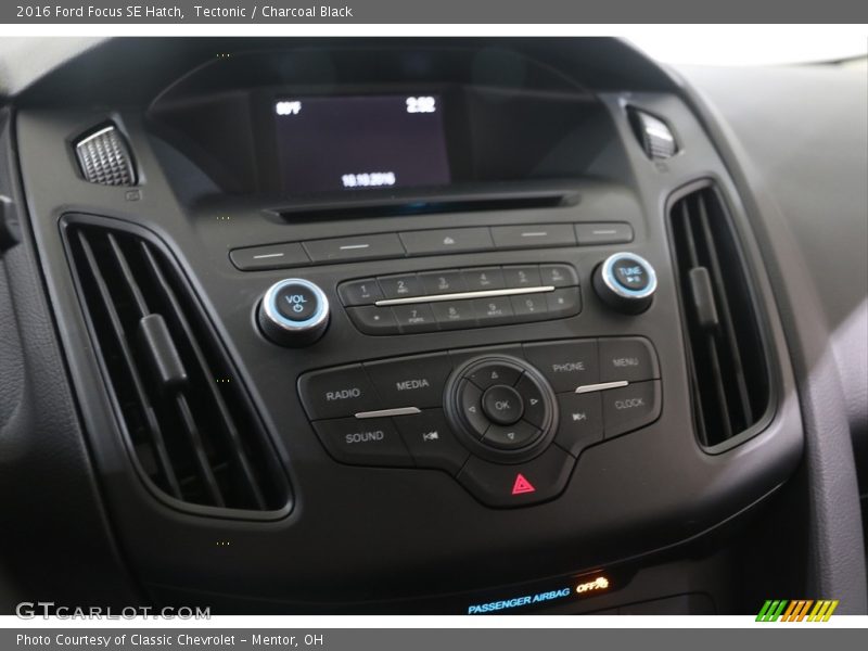 Tectonic / Charcoal Black 2016 Ford Focus SE Hatch