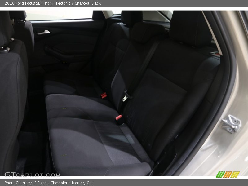 Tectonic / Charcoal Black 2016 Ford Focus SE Hatch