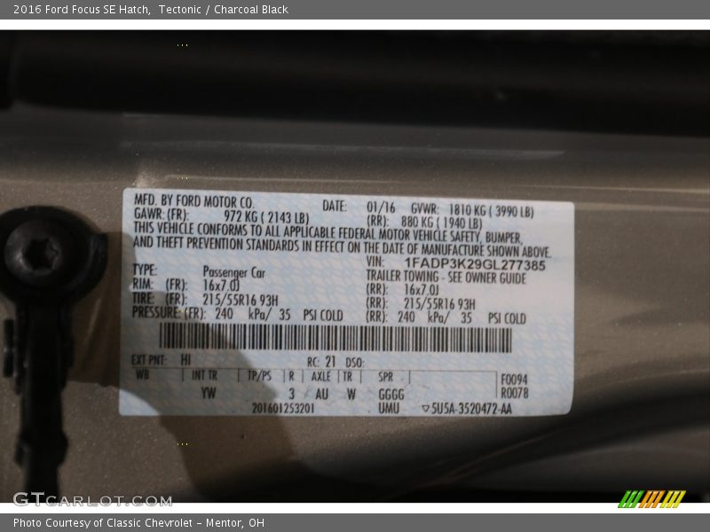 Tectonic / Charcoal Black 2016 Ford Focus SE Hatch