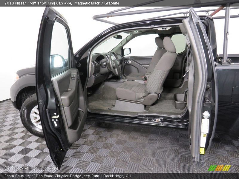 Magnetic Black / Graphite 2018 Nissan Frontier SV King Cab 4x4