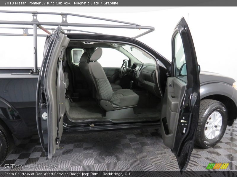 Magnetic Black / Graphite 2018 Nissan Frontier SV King Cab 4x4