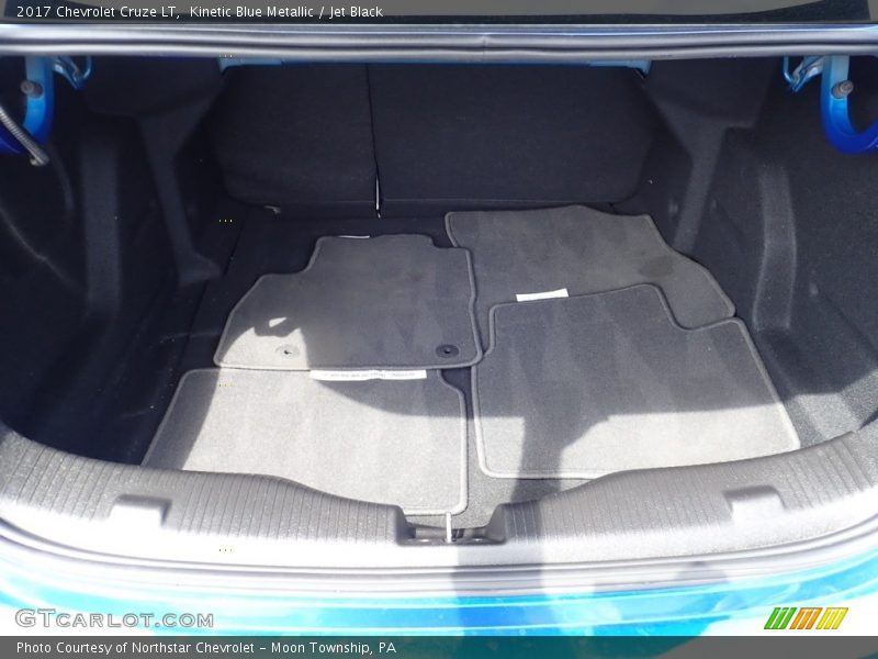 Kinetic Blue Metallic / Jet Black 2017 Chevrolet Cruze LT