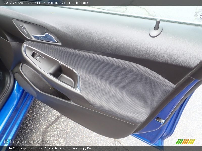 Kinetic Blue Metallic / Jet Black 2017 Chevrolet Cruze LT