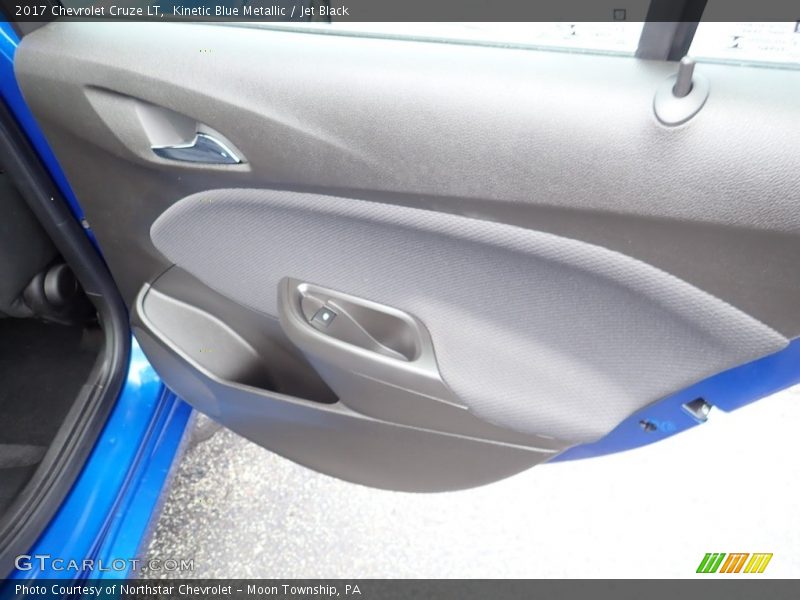 Kinetic Blue Metallic / Jet Black 2017 Chevrolet Cruze LT