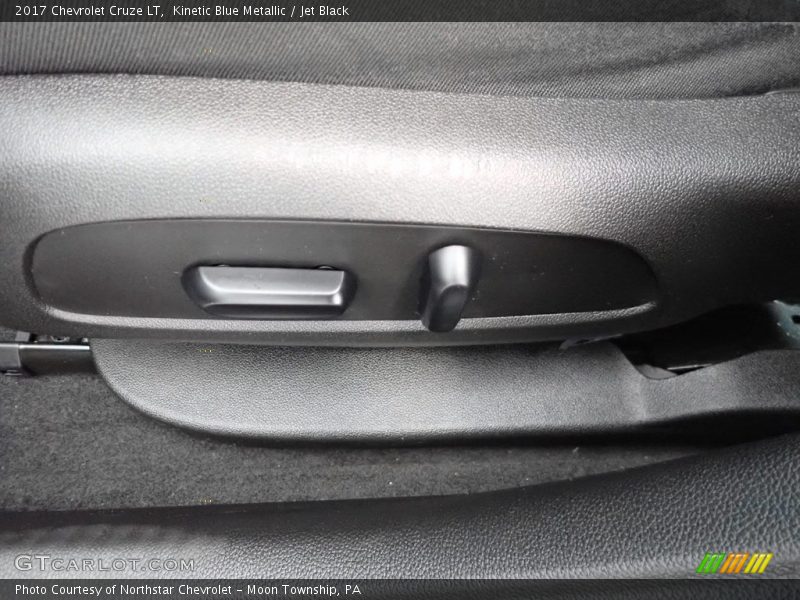 Kinetic Blue Metallic / Jet Black 2017 Chevrolet Cruze LT