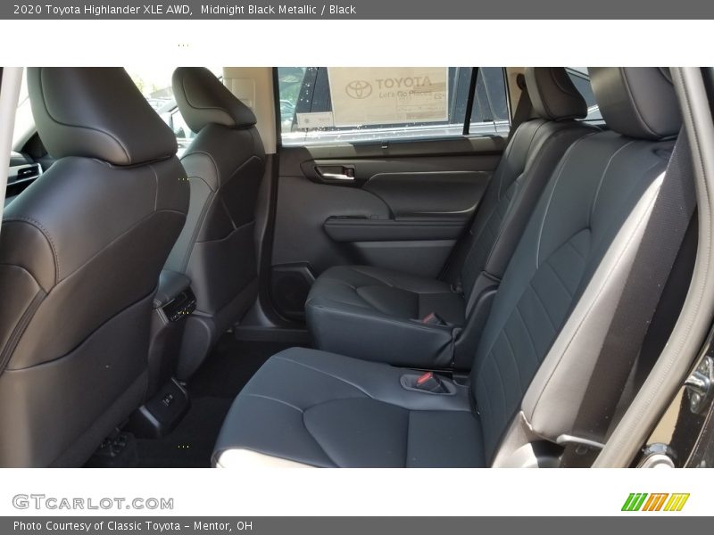 Midnight Black Metallic / Black 2020 Toyota Highlander XLE AWD