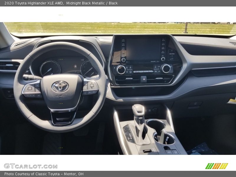 Midnight Black Metallic / Black 2020 Toyota Highlander XLE AWD