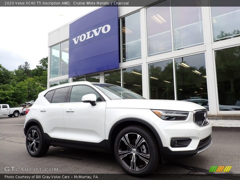 Front 3/4 View of 2020 XC40 T5 Inscription AWD