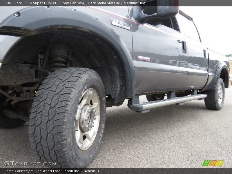 Dark Stone Metallic / Medium Flint 2005 Ford F250 Super Duty XLT Crew Cab 4x4