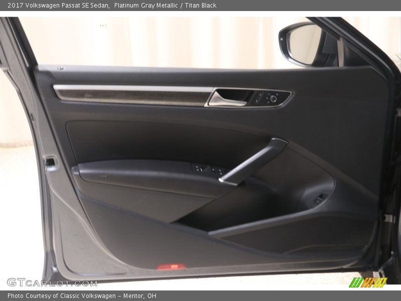 Platinum Gray Metallic / Titan Black 2017 Volkswagen Passat SE Sedan