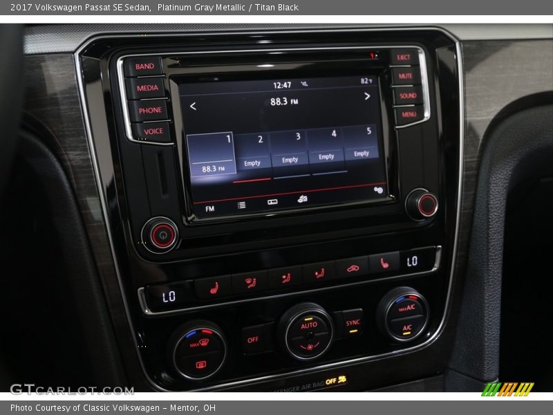 Platinum Gray Metallic / Titan Black 2017 Volkswagen Passat SE Sedan