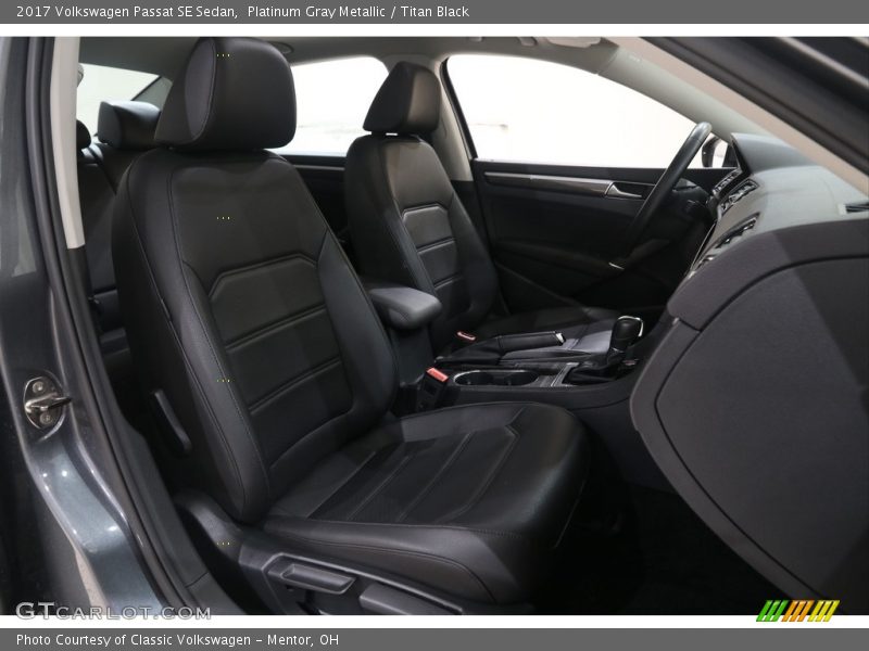 Platinum Gray Metallic / Titan Black 2017 Volkswagen Passat SE Sedan