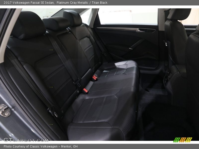 Platinum Gray Metallic / Titan Black 2017 Volkswagen Passat SE Sedan