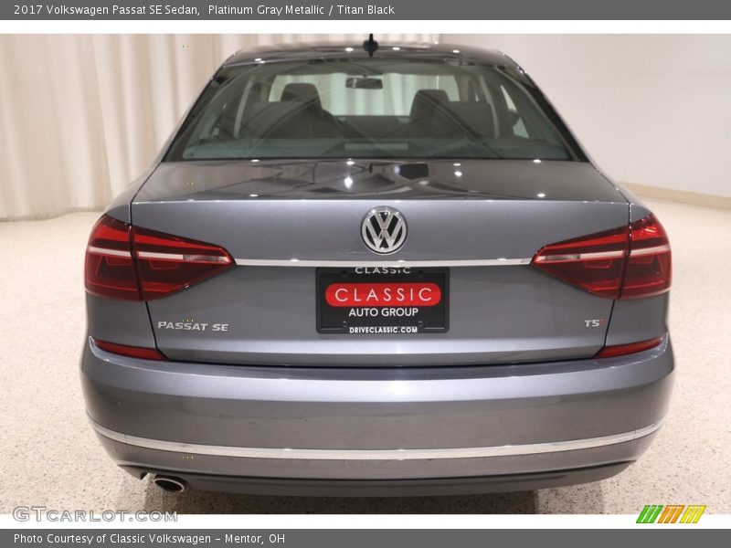 Platinum Gray Metallic / Titan Black 2017 Volkswagen Passat SE Sedan