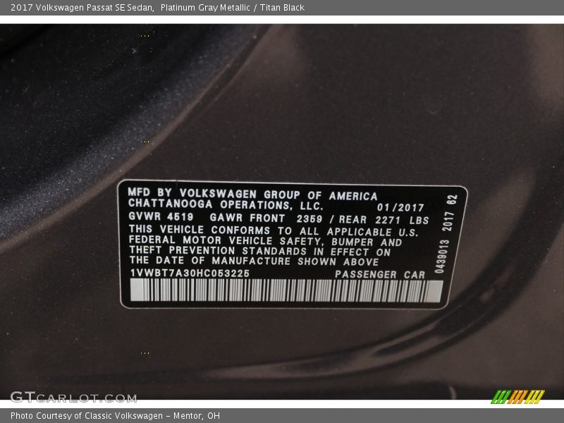 Platinum Gray Metallic / Titan Black 2017 Volkswagen Passat SE Sedan