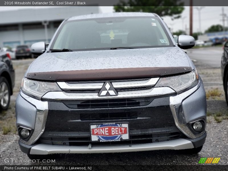 Cool Silver / Black 2016 Mitsubishi Outlander SE