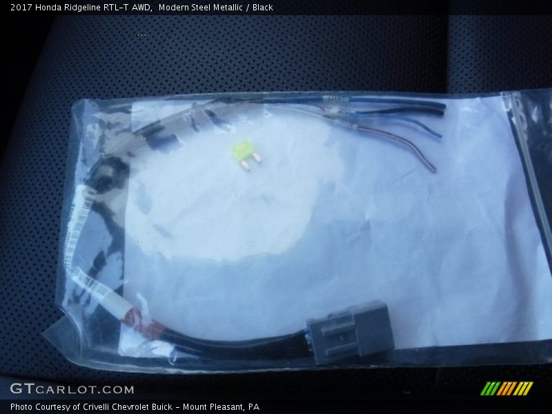 Modern Steel Metallic / Black 2017 Honda Ridgeline RTL-T AWD