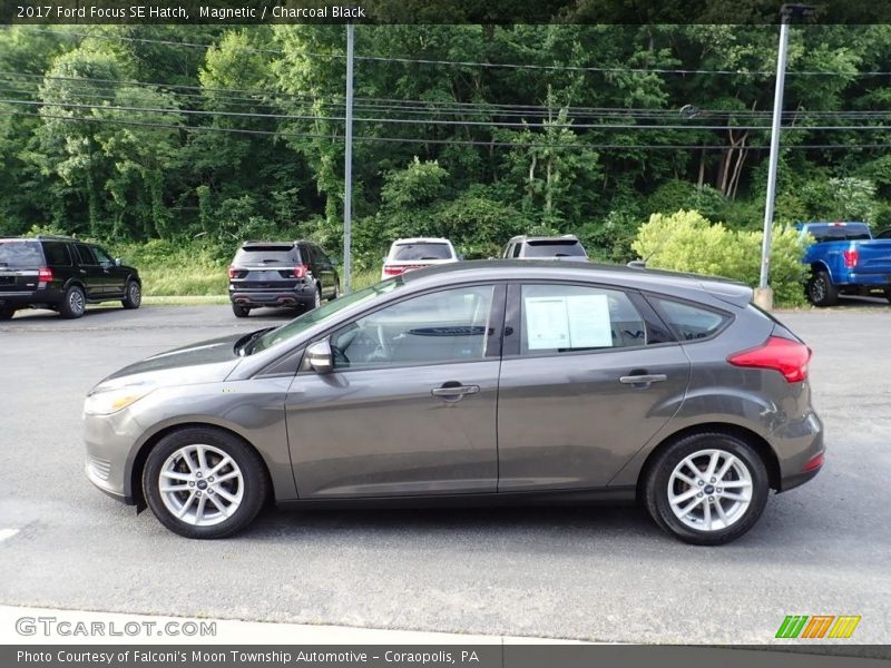Magnetic / Charcoal Black 2017 Ford Focus SE Hatch