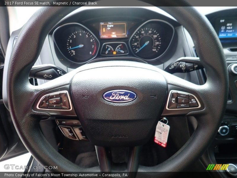 Magnetic / Charcoal Black 2017 Ford Focus SE Hatch