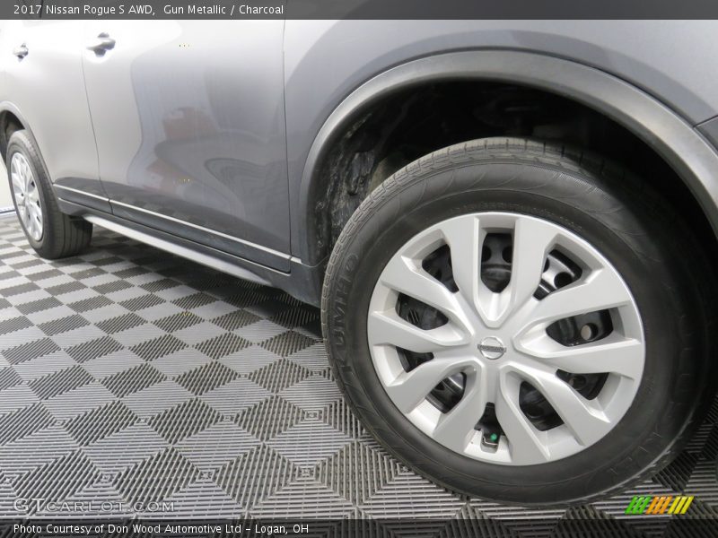Gun Metallic / Charcoal 2017 Nissan Rogue S AWD